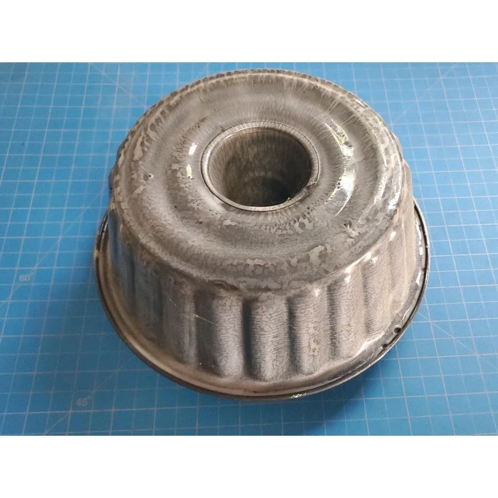 Antique Gray Speckled Steel¹ Bundt Cake Pan Fluted Tube Baking 9